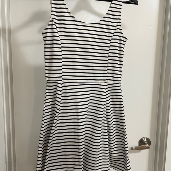 Womens dresses - Picture 9 of 10
